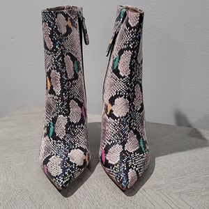 BCBGMAXAZRIA - TESSA LEATHER ANKLE BOOTS